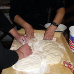 Każdy z klubowiczów ulepił swój chlebek
