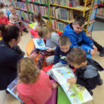 Goście z Jabłońskich w bibliotece
