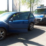 Kierowca audi uderzył w drzewo
