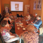 Książka wciąga czytelnika budząc zdziwienie i przerażenie