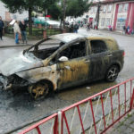 Jeden wjechał w ogrodzenie drugi czołowo w inne auto