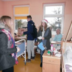 Wolontariusze z SP5 i Gimnazjum odwiedzają pacjentów hospicjum