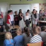 Uczniowie klas VI i VII dali lekcję historii