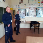 Policjanci szkolą młodzież gimnazjalną