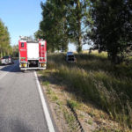 Audi wjechało do rowu. Do kierowcy wezwano śmigłowiec