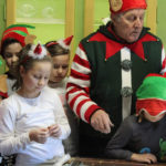 Bombki, Mikołaj i Rudolf, czyli Ia i IIa z SP2 po wizycie w konsulacie Bombki, Mikołaj i Rudolf, czyli Ia i IIa z SP2 po wizycie w konsulacie