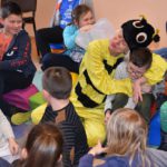 Aktorzy potrafili wejść w świetną interakcję z dziećmi