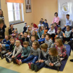 Dzieci chętnie odpowiadały na pytania niedźwiadka Dzieci chętnie odpowiadały na pytania niedźwiadka