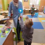 Tego dnia chłopcy z grupy KRABIKÓW (3l) stali się prawdziwymi dżentelmenami