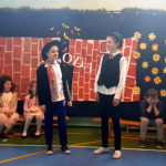 Dzieło Fredry przedstawiono we współczesnej rzeczywistości Dzieło Fredry przedstawiono we współczesnej rzeczywistości