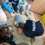 Policjanci rozmawiali z uczniami o pierwszej pomocy przedmedycznej Policjanci rozmawiali z uczniami o pierwszej pomocy przedmedycznej