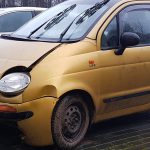 Gołdap: Pijany zjechał z drogi i uderzył w drzewo