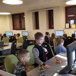 Pierwszaki z SP 2 na zajęciach z robotyki