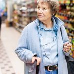Specjalne godziny na zakupy dla seniorów w Tesco