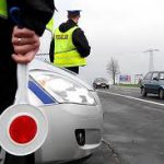 Policjanci zatrzymali prawo jazdy kierowcy, który w obszarze zabudowanym przekroczył dozwoloną prędkość 