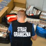 Ełczanin nielegalne papierosy trzymał w samochodzie, mieszkaniu i garażu