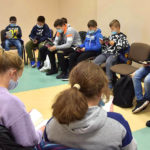 Głośne czytanie w bibliotece