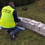 Przyłapany z papierosami w plecaku, twierdził, że to na własny użytek