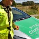 Funkcjonariusze Straży Granicznej pomogli dziewczynce, którą potrącił kierowca renault