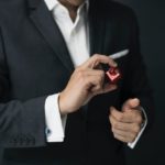 Od tematycznych spinek do mankietów po formalne wszystko, co musisz wiedzieć!