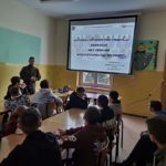 Spotkanie uczniów SP5 z szefem Sekcji Promocji Wojskowego Centrum Rekrutacji