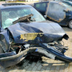 Pijany kierowca uderzył w drzewo