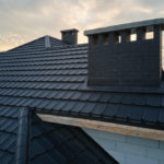 Jak poprawić energooszczędność domu – rola pokrycia dachowego w izolacji termicznej