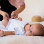 Ekologia przy przewijaniu dziecka – jakie pieluchy wybrać?