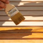 Jaki olej do desek kompozytowych? Poradnik dla pięknie zabezpieczonego tarasu