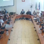 Nadzwyczajna sesja. Próbują usunąć z grona radnych…