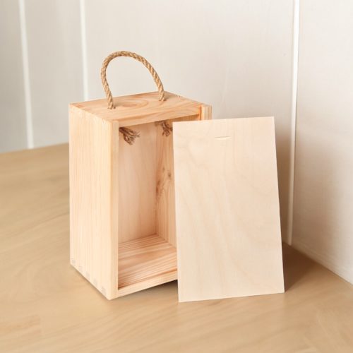 drewniane pudełko z przykrywką