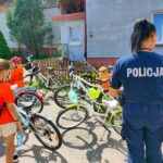 Bezpieczne wakacje na rowerze. Spotkanie dzielnicowej z cyklistami