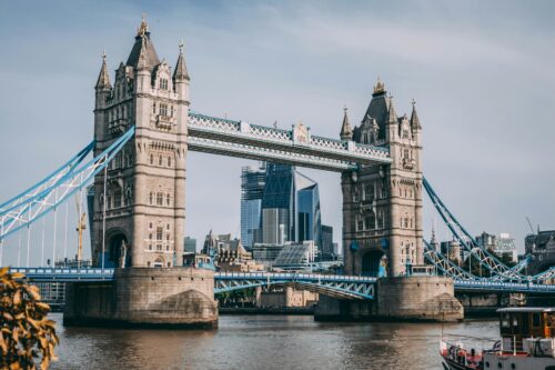 widok na Tower Bridge w Londynie