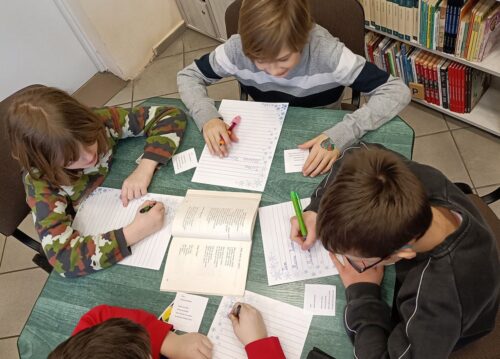 W bibliotece pisali… piórem