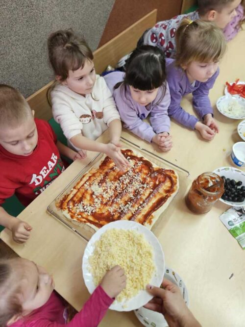 Światowy Dzień Pizzy w oddziałach przedszkolnych Szkoły Podstawowej w Boćwince