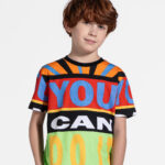 Koszulki z inspirującymi napisami – podaruj dziecku coś wyjątkowego