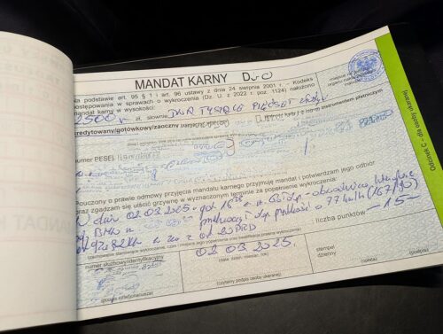 2500 złotych i 15 punktów karnych za zbyt szybką jazdę