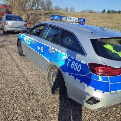 Nietrzeźwy kierowca, a pasażer poszukiwany