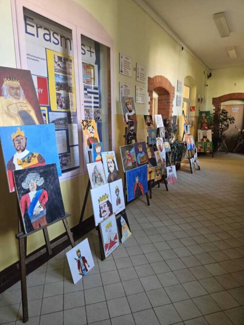 Jubileuszowa wystawa w gołdapskiej „Piątce”