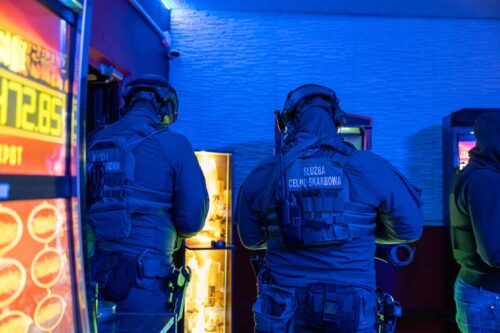 Z regionu. Przeciwko 22 osobom skierowano akt oskarżenia. Śledztwo było prowadzone przez KAS