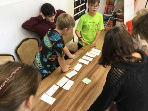 Wakacje z Gminną Biblioteką Publiczną w Baniach Mazurskich pełne ciekawych warsztatów z nową technologią