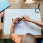 Chcesz opiekować się dziećmi w żłobku, przedszkolu albo we własnym domu? Poznaj te dwa kursy!