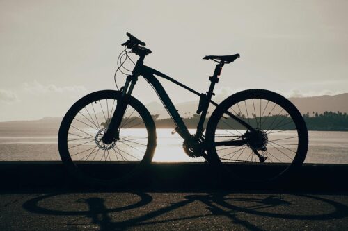 Jak dbać o opony rowerowe, by unikać przebicia i przedwczesnego zużycia?