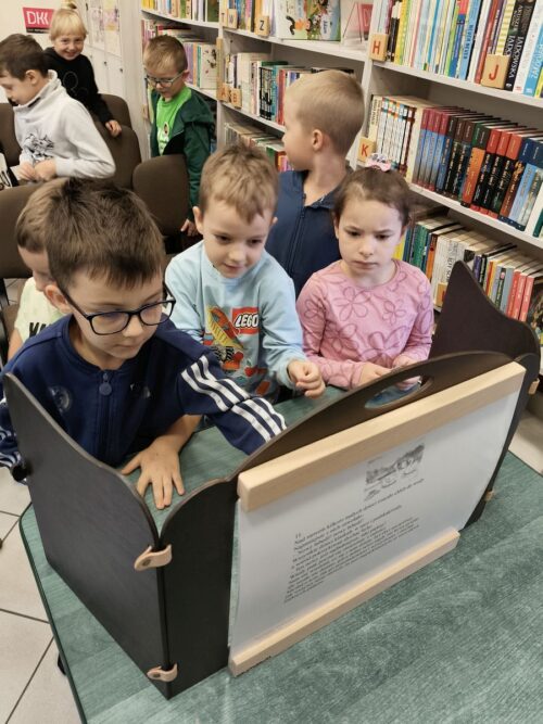 Książka inaczej – teatrzyk kamishibai bibliotece