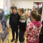 Uczniowie z szkoły podstawowej w Lisach z wizytą w Gminnej Bibliotece Publicznej