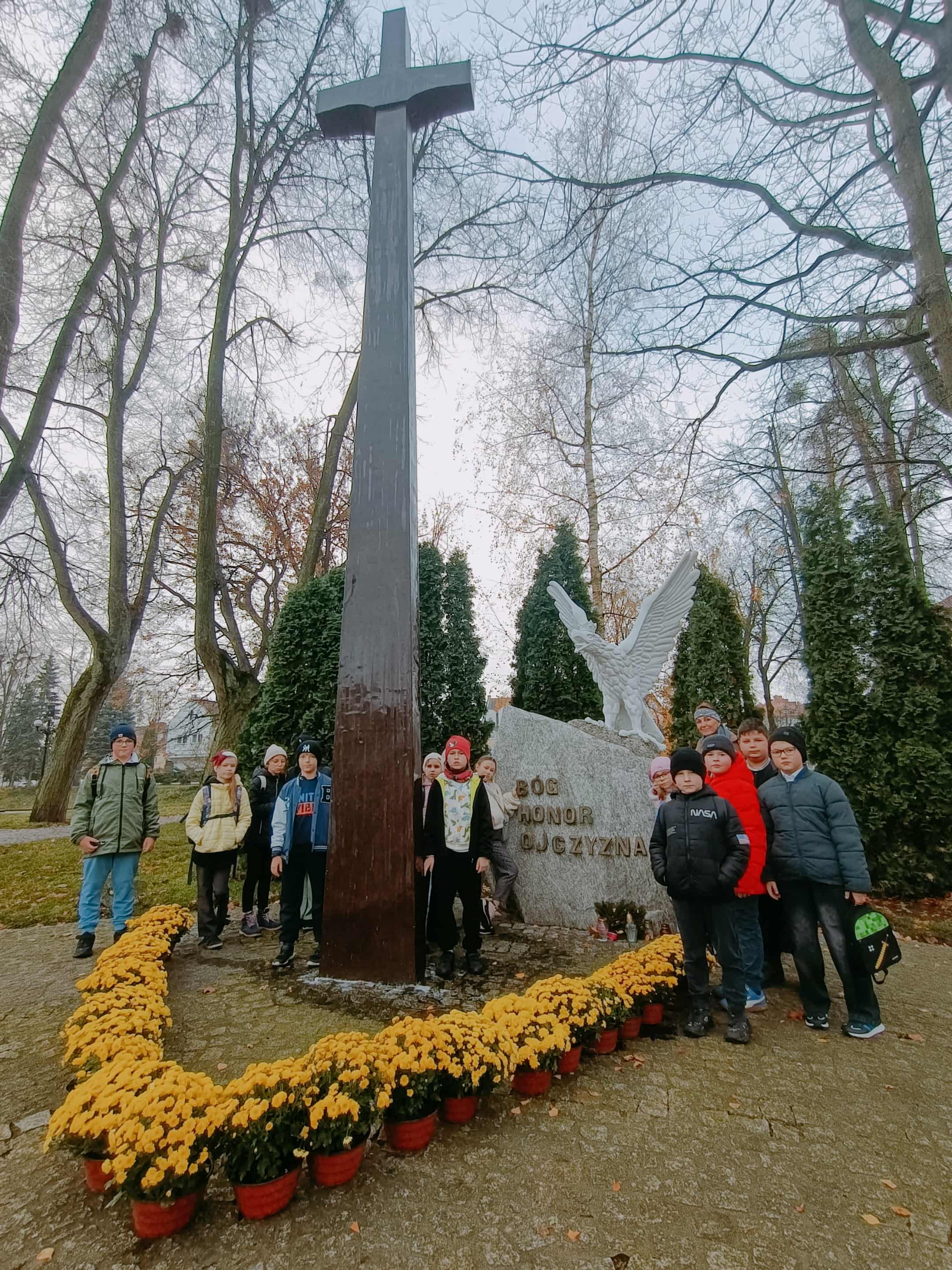 EkoDrużyna Gołdap 3a SP2 informuje. EkoPatriotycznie w drodze do 11 listopada 