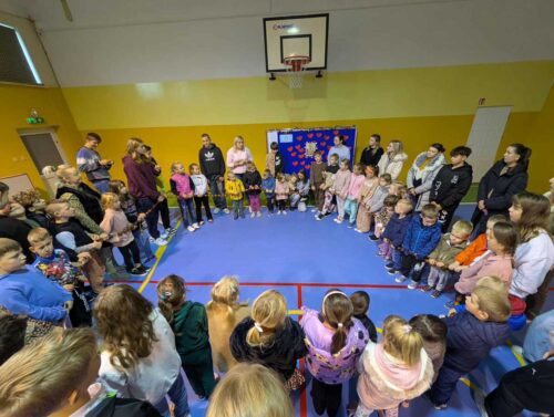 Akcja każdego roku gromadzi dzieci z całego świata