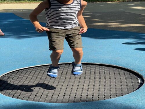 Jak projektować place zabaw, by były jednocześnie atrakcyjne i bezpieczne