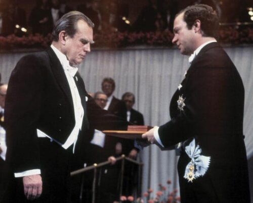 Miłosz – dyplomata, woźny czy poeta?