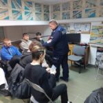 O sposobie tworzenia korytarzy życia, pierwszej pomocy przedmedycznej i zasadach bezpieczeństwa w gołdapskich Szkołach Nauki Jazdy